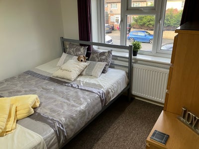 Large clean ensuite room in stunning house Main Photo