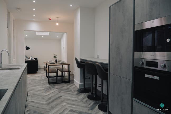 Ensuite - Professional - Riverside  Main Photo