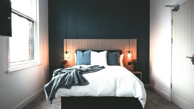 New - PR1 - Luxury Professional House - Ensuite Main Photo