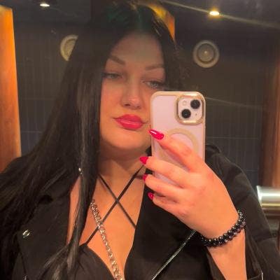 Friendly and respectful woman looking for a room Main Photo