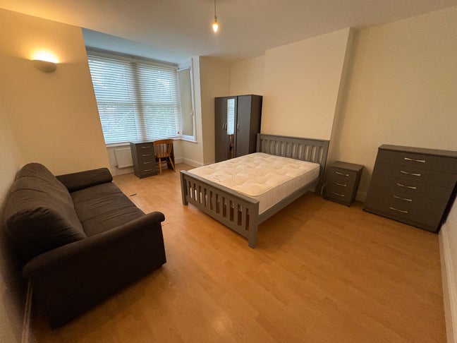 ROOMS TO LET - Professional House Share Margate.  Main Photo