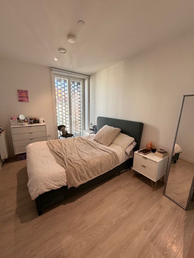 Bright, Modern Room in Stylish Flat with Balcony Main Photo