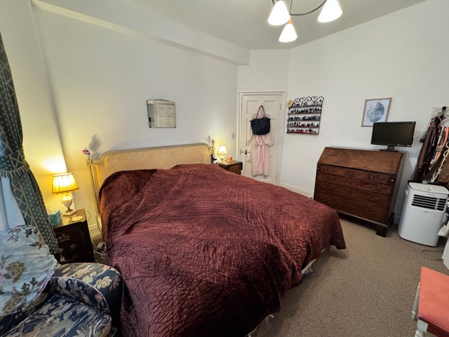 Zone 1 |  Huge 18m double | 2 bed only | bills inc Main Photo