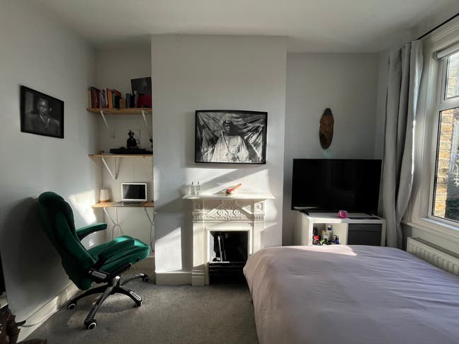 Double Bedroom for rent in cosy 3 bedroom house in Main Photo