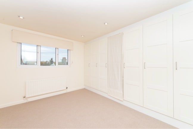 Double Bedroom in Bright, Spacious, Victorian Home Main Photo