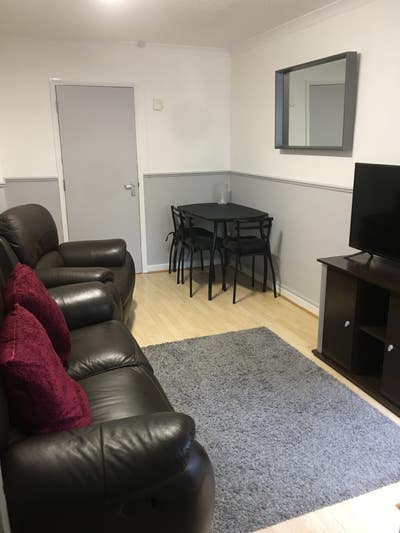 2 bedrooms in lovely spacious student house Main Photo