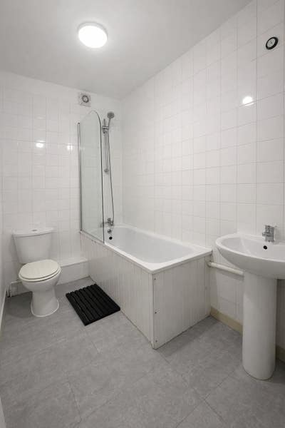 2 Bed Flat In Peak Location Main Photo