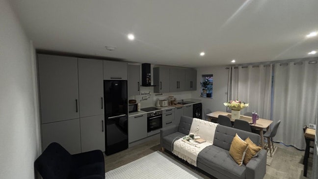 Quite and cozy Main Photo