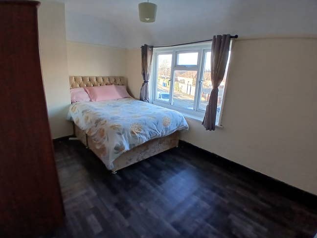 Huge Furnished Double Room | All Bills Included  Main Photo