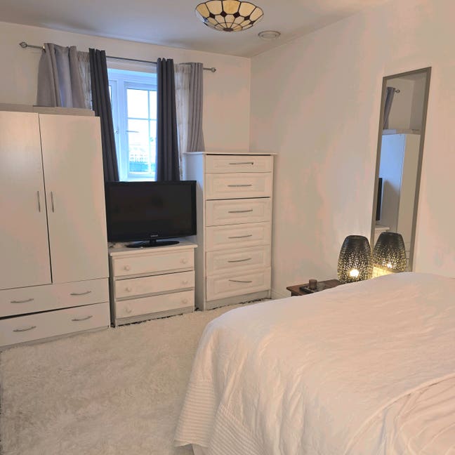 Beautiful home from home . Peaceful household.  Main Photo