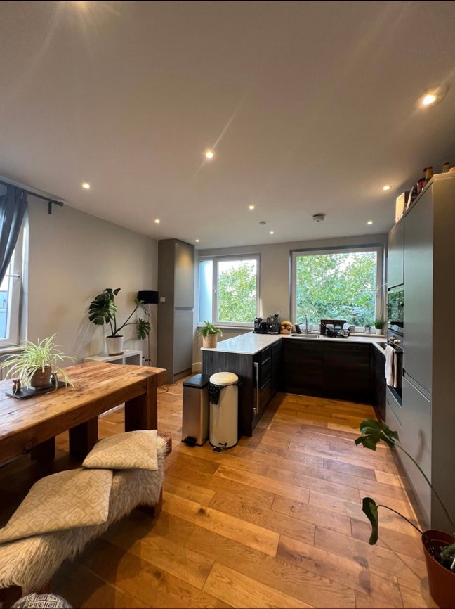 Bright and Modern Flat in Stokes Croft Main Photo