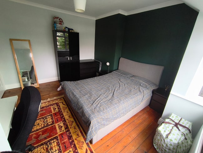 Furnished double room available June - September Main Photo