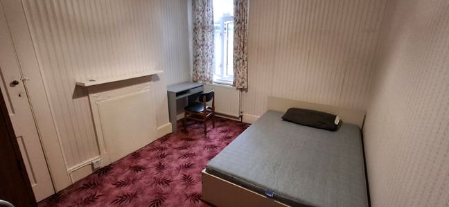 Large Double Room in Shepherds Bush with Bills Inc Main Photo