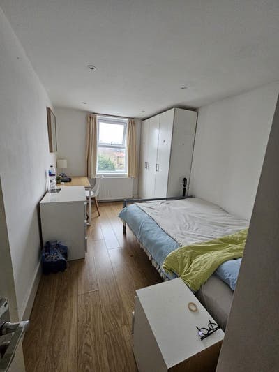 🌿 Spacious Double Room – Female Preferred 🌿 Main Photo