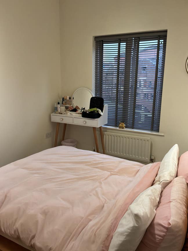 Double room/whole flat to rent FEB TO APRIL 21st Main Photo