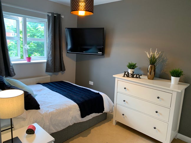 Small Double Room - Modern House - Quiet Location Main Photo