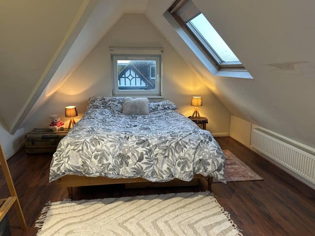 Large double loft room, with lovely ensuite. Hove Main Photo