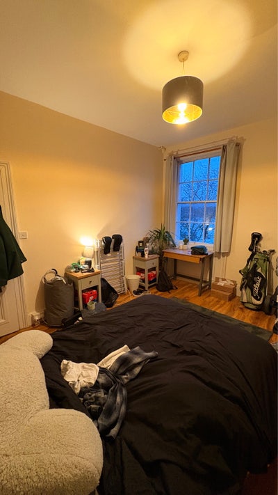 Large Double Room &pound;800 (bills included) Main Photo