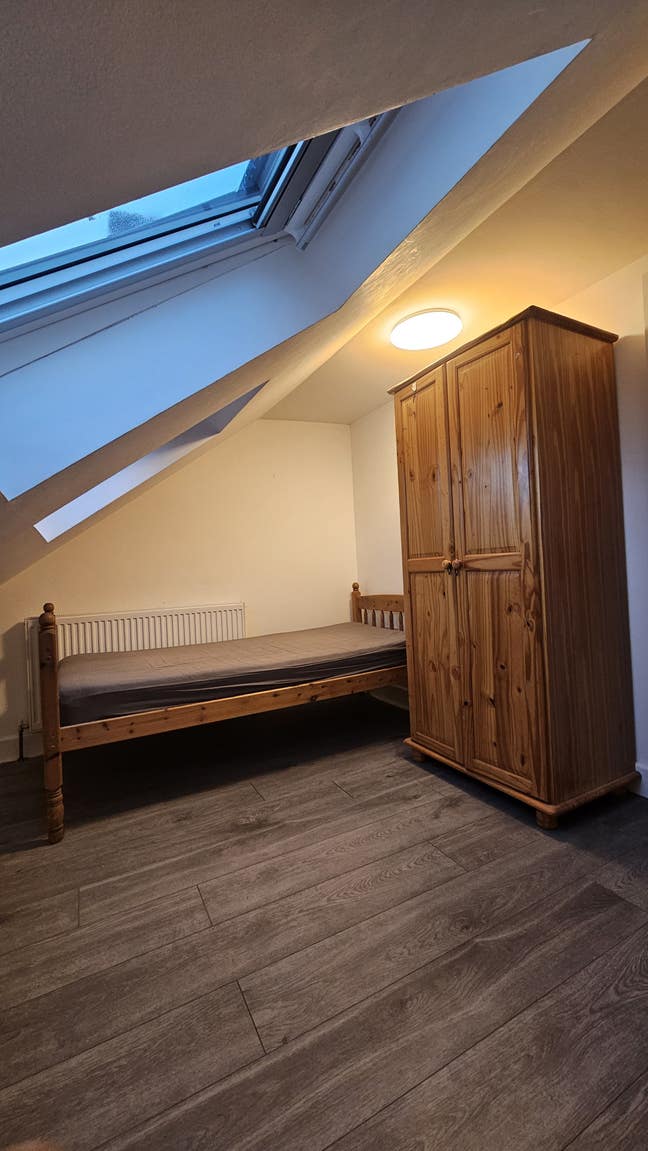 Room for rent  Main Photo