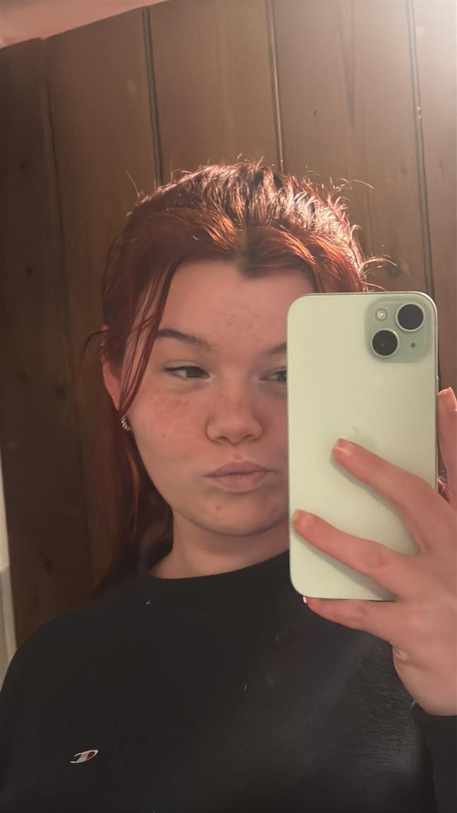 I am a professional female aged 24. I am look... Main Photo