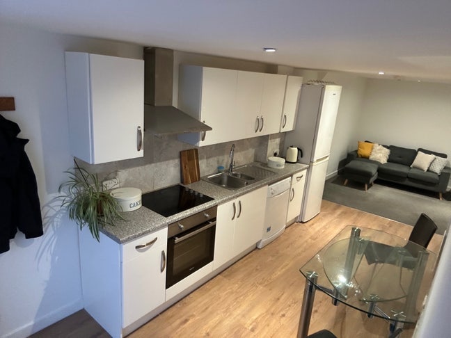 One bed flat, newly renovated, all bills inc. Main Photo