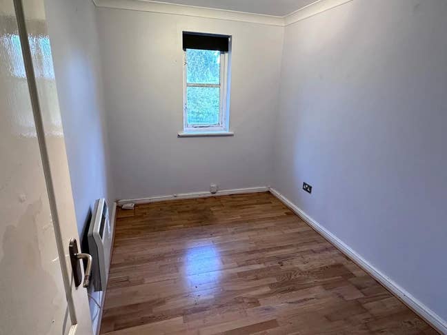 One room includes all bill  Main Photo