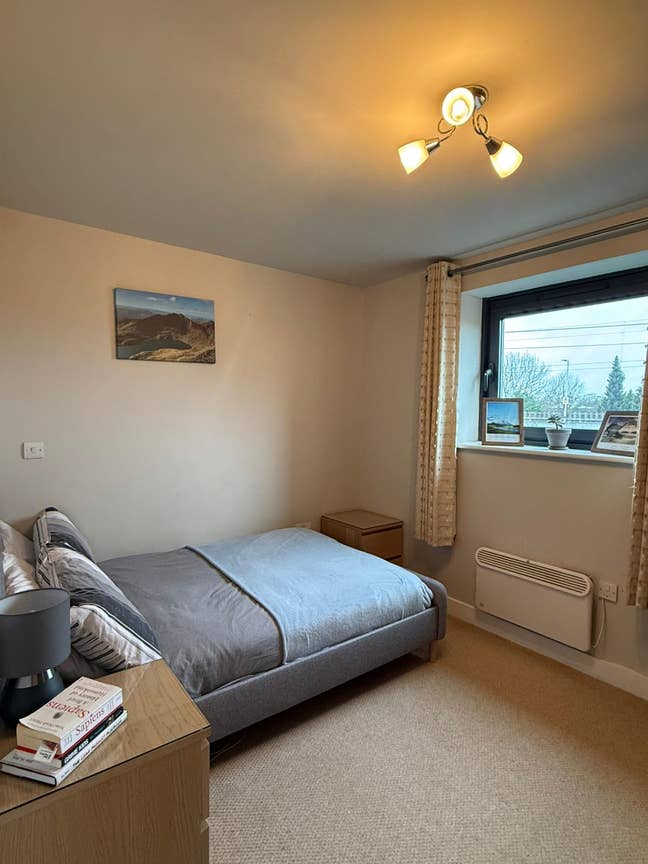 Double Room with Private Bathroom - Great Location Main Photo