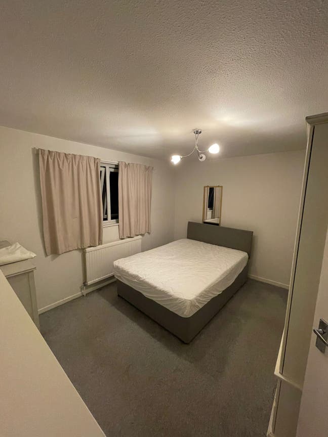 Bright double room - Zone 2 - Professionals | SE15 Main Photo