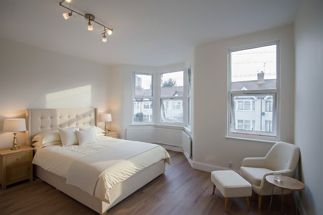 Spacious and clean double rooms (1 en-suite) N17  Main Photo