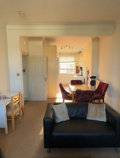 Bright double room with private bathroom  Main Photo