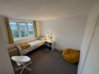 One Extra Double Room and Normal Double to Let Main Photo