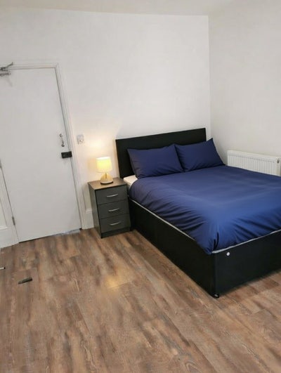 Spacious Room - At St. James Street BN2 Main Photo