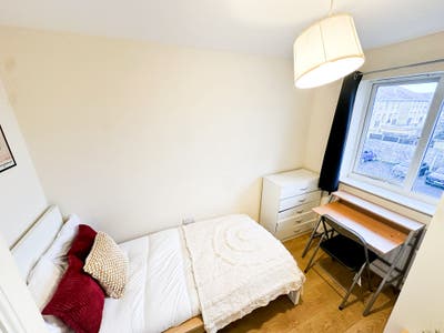 Affordable double room - Professionals | SE28 Main Photo