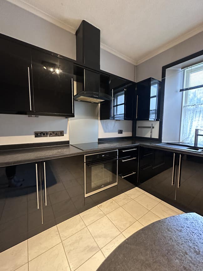 Huge rooms to let in Town Centre Main Photo