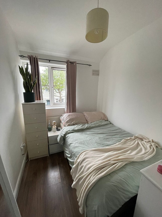 Cosy, bright upstairs room in Tooting houseshare Main Photo