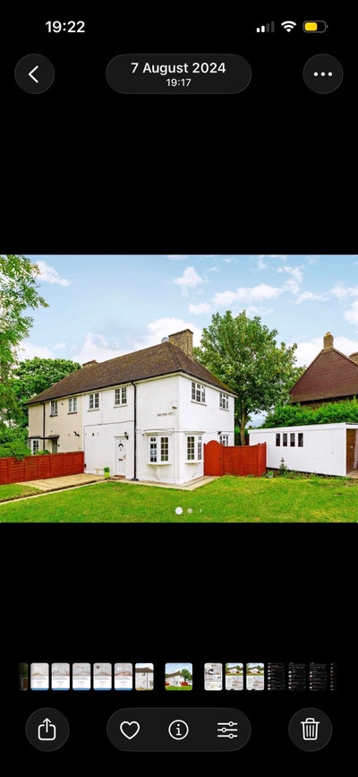 Double room in gorgeous 3 bed with parking! Main Photo