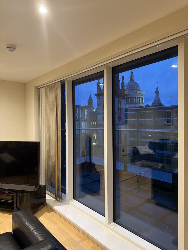 Spacious double bedroom near St Paul's Main Photo