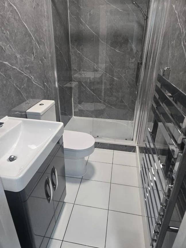 Massive studio Flat with  a walk from Grays Statio Main Photo