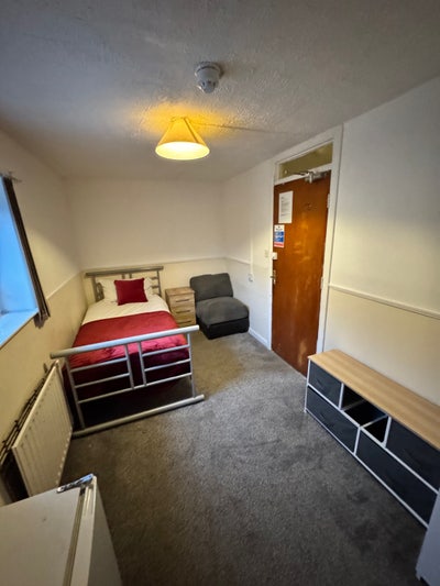 Single Furnished Room Main Photo