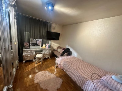 Cozy room in a beautiful flat Main Photo