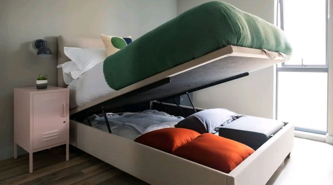 Spacious Ensuite Room –2 Minutes from East Croydon Main Photo