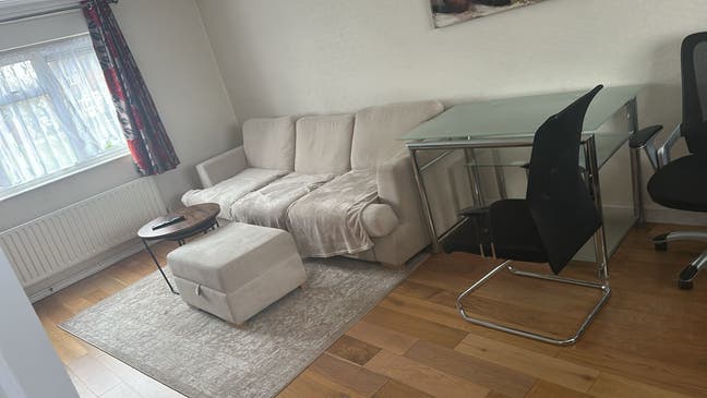 Small double room to rent Main Photo