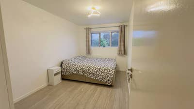 Quiet Double Room – Brent NW9 – &pound;950 – Calm Home Main Photo