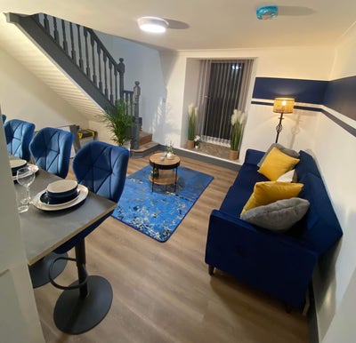 Modern, Balcony Double  Room,  Newly Refurbished  Main Photo