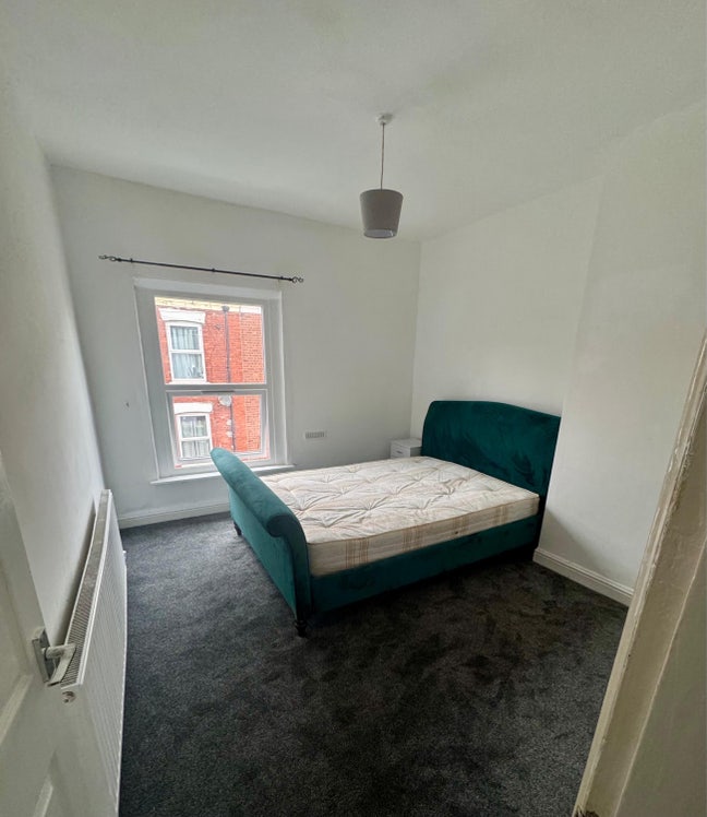 Fully renovated 3 bed terraced house  Main Photo