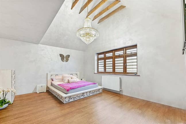 Kingsize En-Suite room in spacious, modern home Main Photo