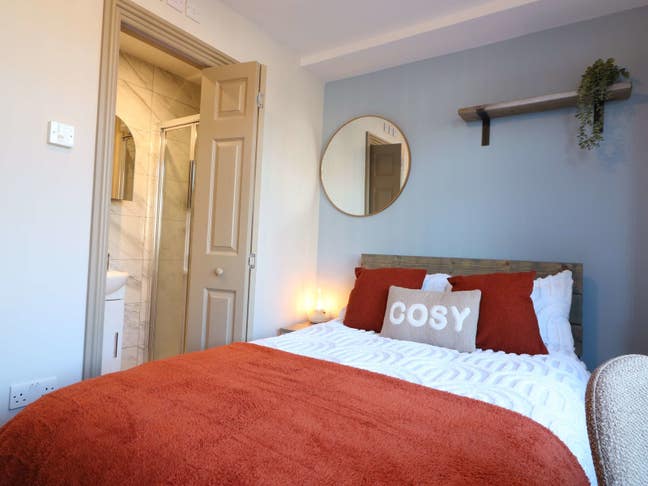 Ensuite Rooms Available 🏡 St Lukes Road Main Photo