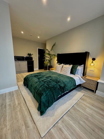 WOW 🤩 DREAM 🛌 Suites | Only 4️⃣ Min Walk 🏥 Main Photo