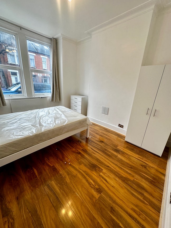 2 or 3 bedrooms apartment with garden in Tooting Main Photo