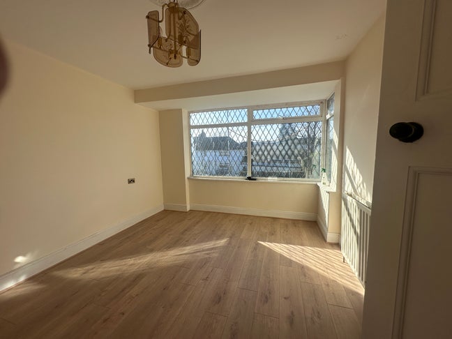 Rooms in newly renovated house Main Photo